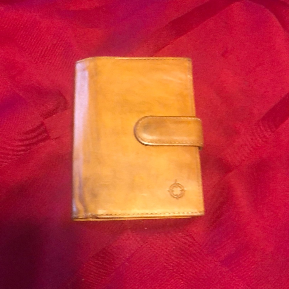 PreOwned- Franklin Covey Leather Wallet 3 credit card slots-2 slots for receipts